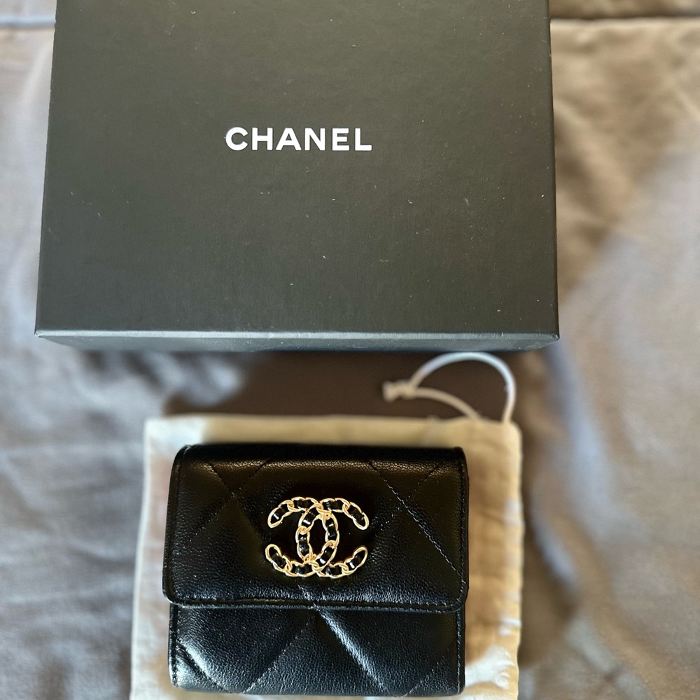 CHANEL 19 Trifold  Black  Wallet